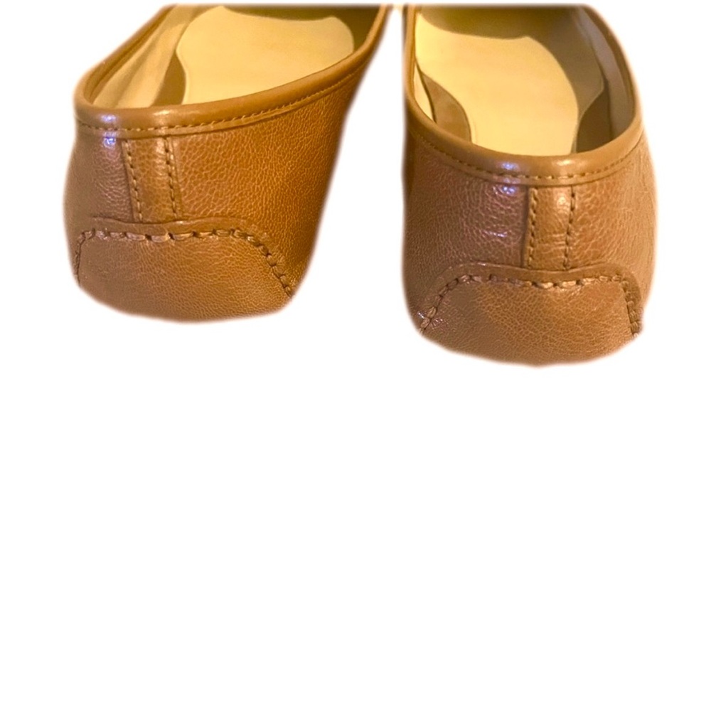MICHAEL KORS Lillie Moccasin Luggage Gold Emblem Size 5.5 - Picture 9 of 9